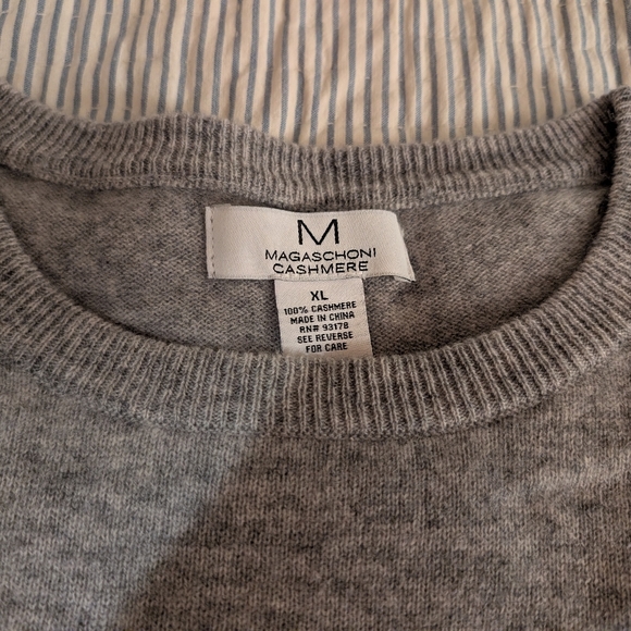 CASHMERE Magaschoni Gray Sweater with Coral Pink 'Love' Embroidery XL - Picture 2 of 5